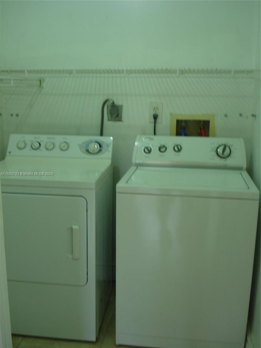 Building Photo - 805 NE 134th St