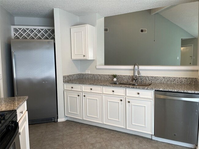 Building Photo - 2703 Hot Springs Dr