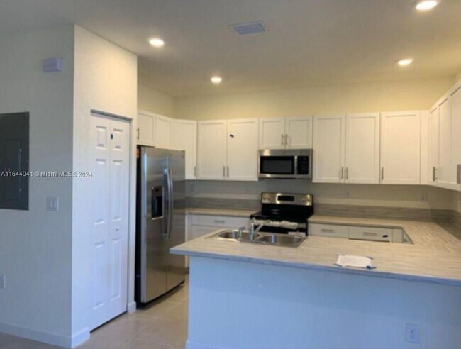 Building Photo - 3229 W 106th Terrace