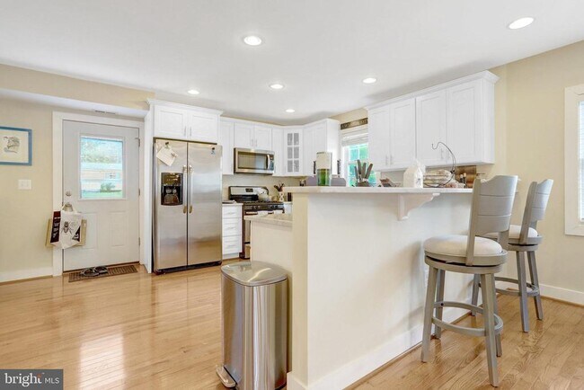 Building Photo - 7618 Leonard Dr