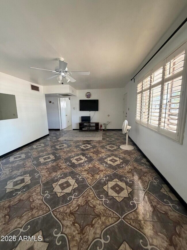 Building Photo - 8619 N 30th Dr