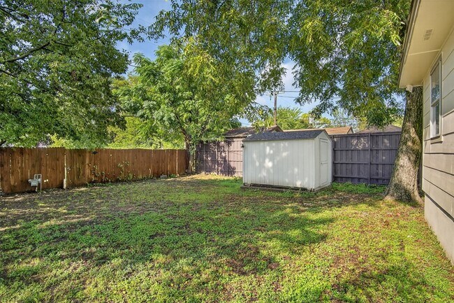 Building Photo - 4806 W University Blvd