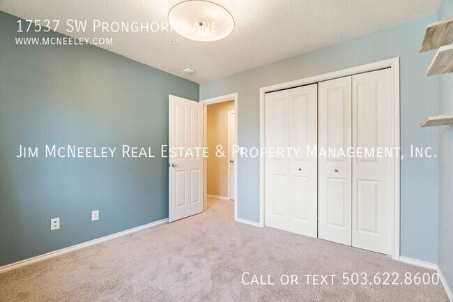 Building Photo - 17537 SW Pronghorn Ln