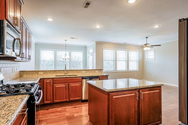 Building Photo - 149 Heathwood Dr