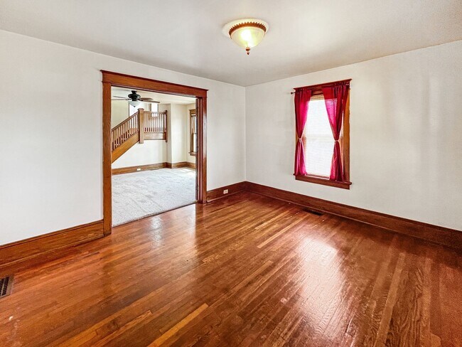 Building Photo - Cozy 3BR/1BA - Pet Friendly Up To 2 Pets Under 35#