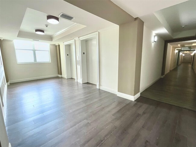 Building Photo - 9357 SW 77th Ave