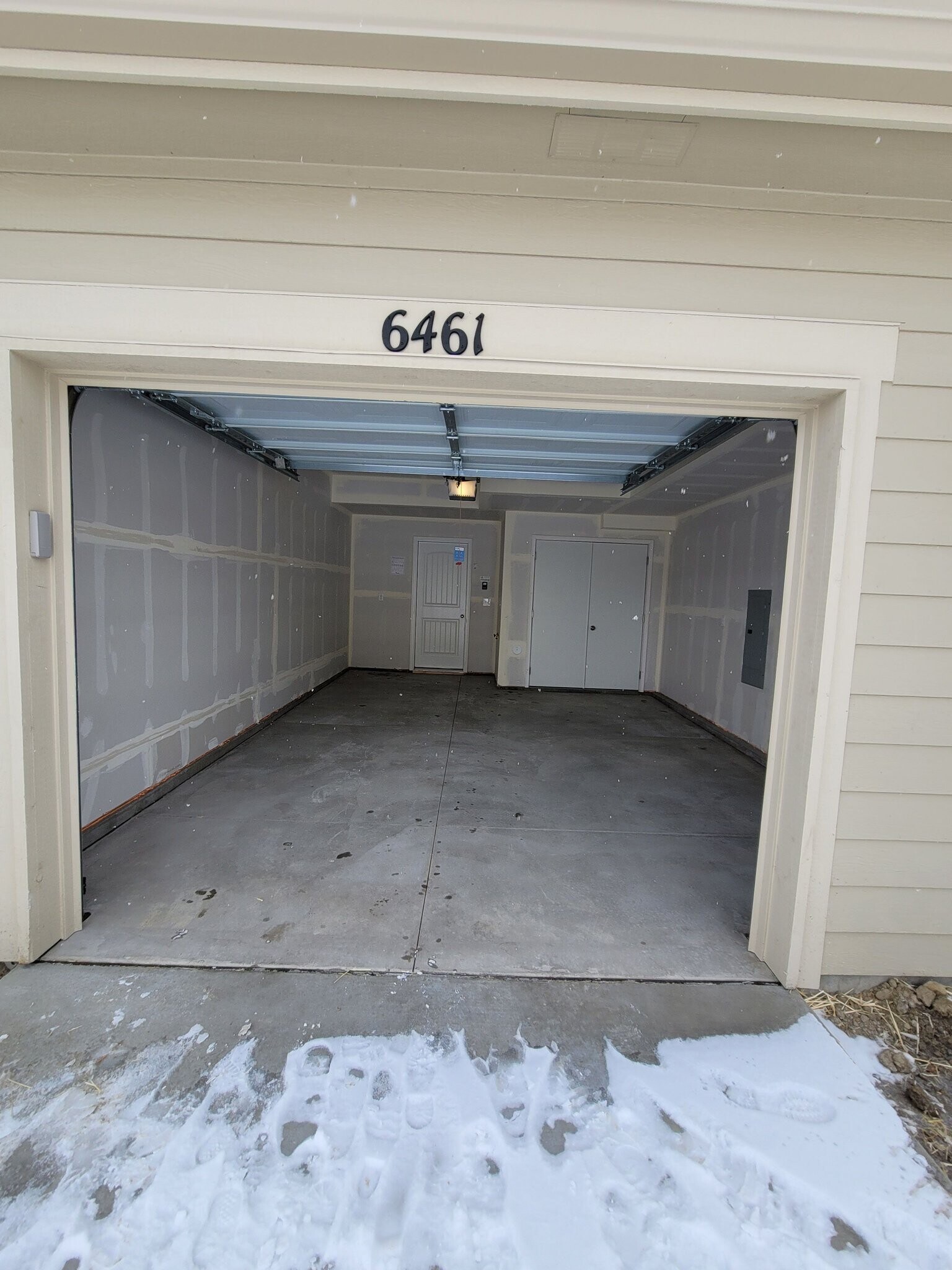 Building Photo - 6461 Old Glory Dr