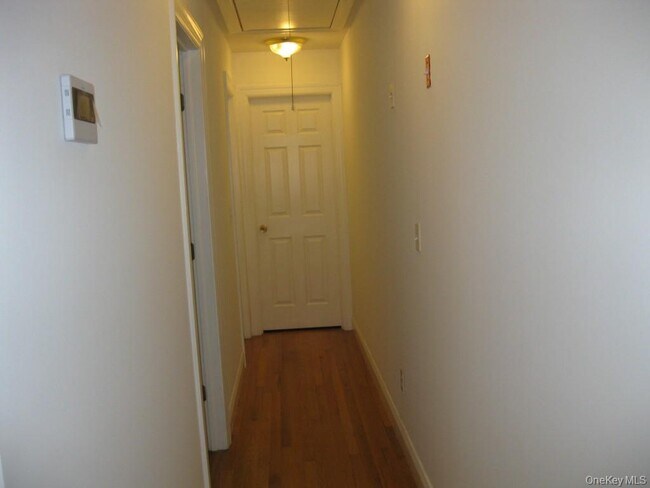 Building Photo - 622 S 6th Ave