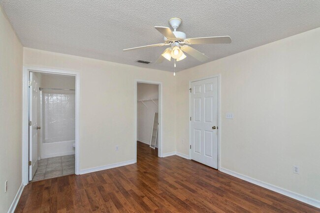 Building Photo - 168 Cabana Way
