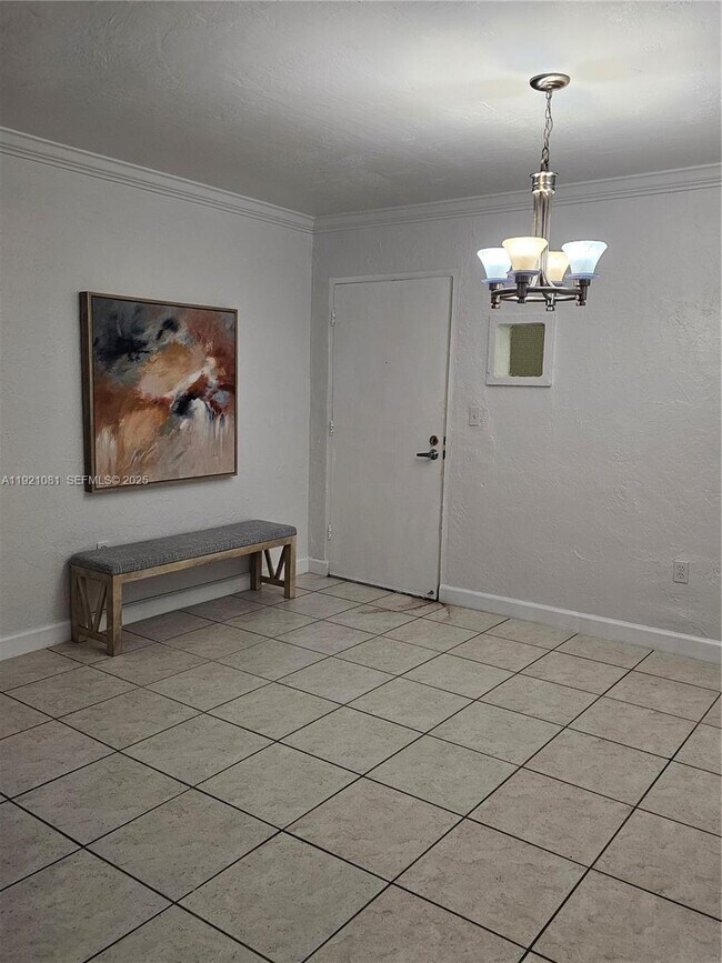 Building Photo - 6900 N Kendall Dr