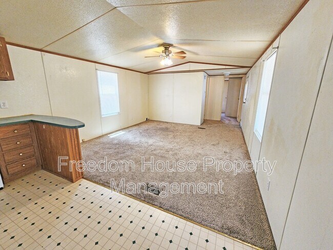 Building Photo - 3851 W Donner St