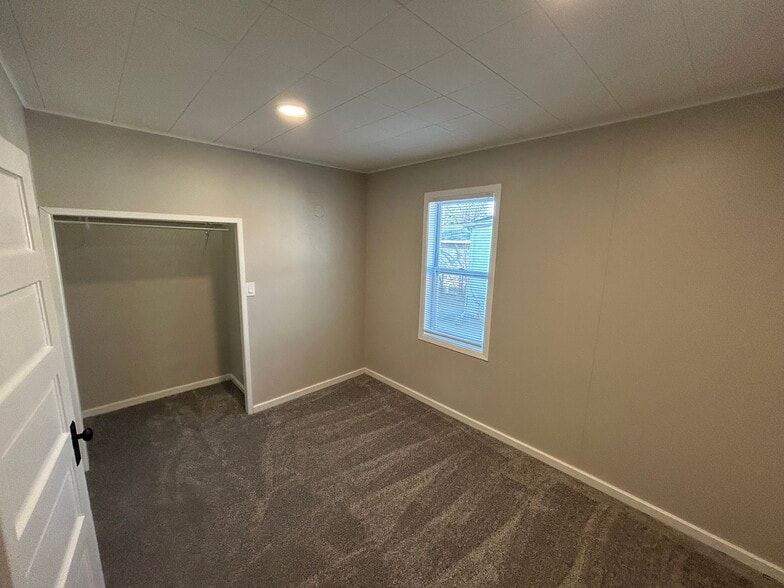 Bedroom 2 - 611 S Hawthorne Ave