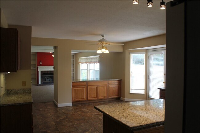 Building Photo - 5 Bluefield Ct
