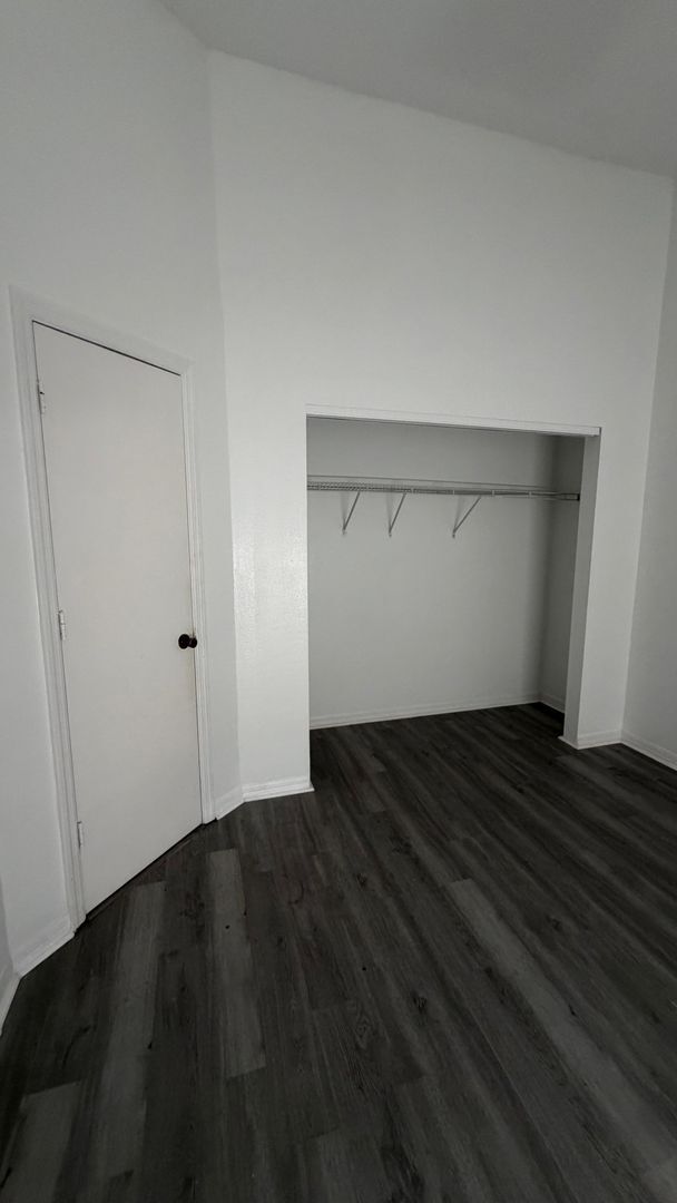 Building Photo - 421 Fountainhead Cir
