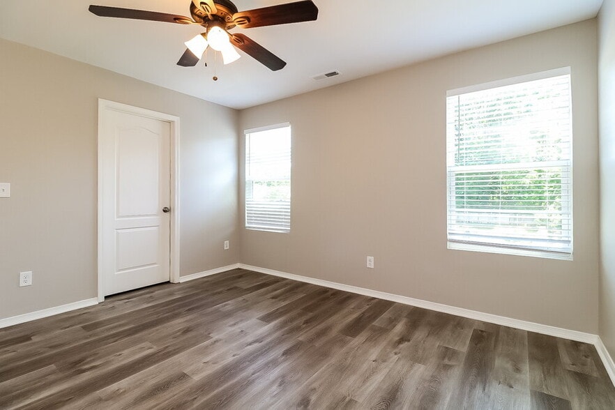 Building Photo - 283 Rowan Dr