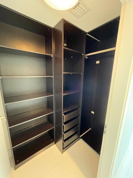 Building Photo - 200 Biscayne Boulevard Way