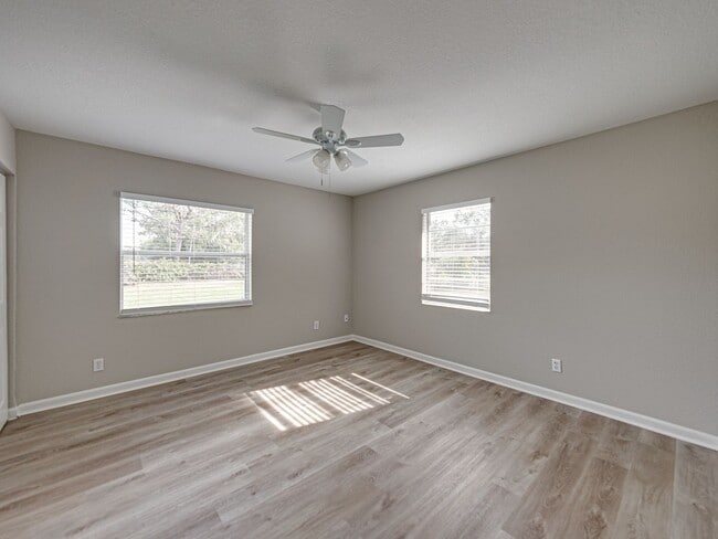 Building Photo - Discover the charm of this delightful home nestled in the serene and welcoming community of North...