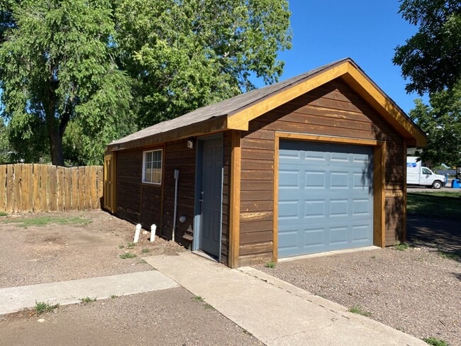 Building Photo - Updated Old Town 3 Bed 2 Bath Home w/ fenced yard and 1 car garage