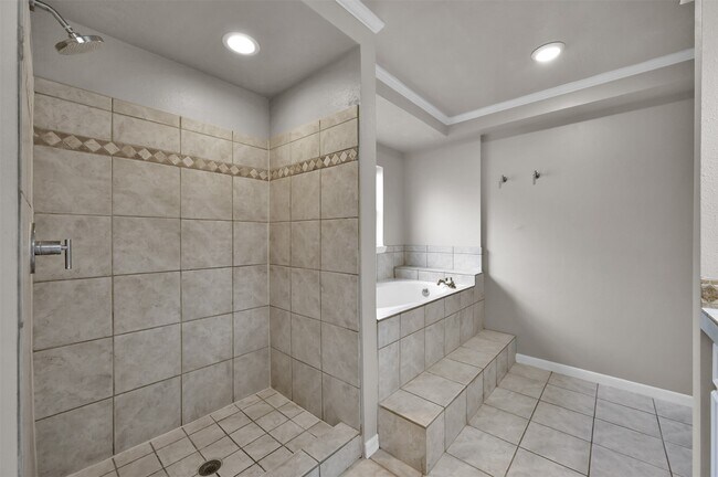 Building Photo - 100 Harbour Town Dr