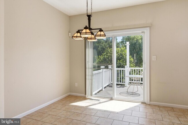 Building Photo - 5504 Sacramento Mews Pl