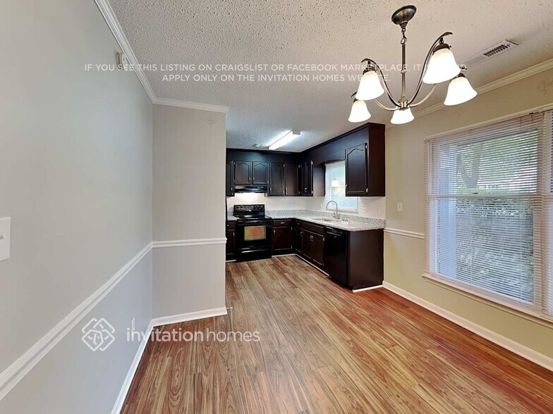 Building Photo - 635 Tryon Pl