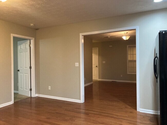 Building Photo - 128 Twin Lakes Dr