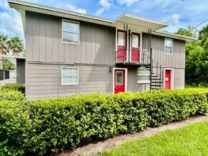 Building Photo - 306 Lake Millsite Rd E