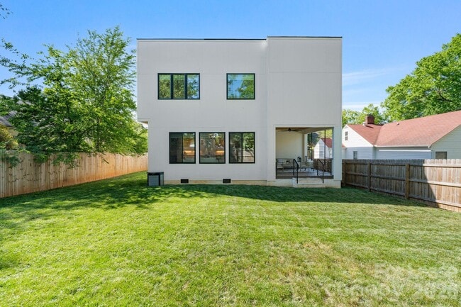 Building Photo - 3008 Holt St