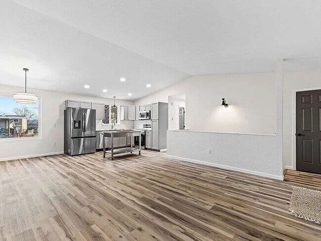 Building Photo - 252-254