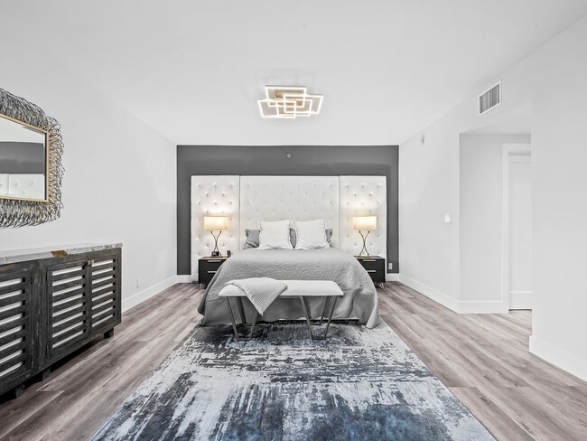 Building Photo - 1050 Seminole Dr