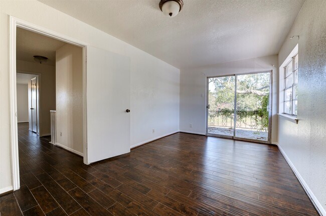 Building Photo - 2137 Casa Rio Cir