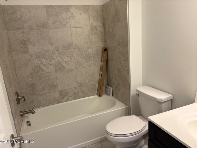 Building Photo - 733 Stiller Ln