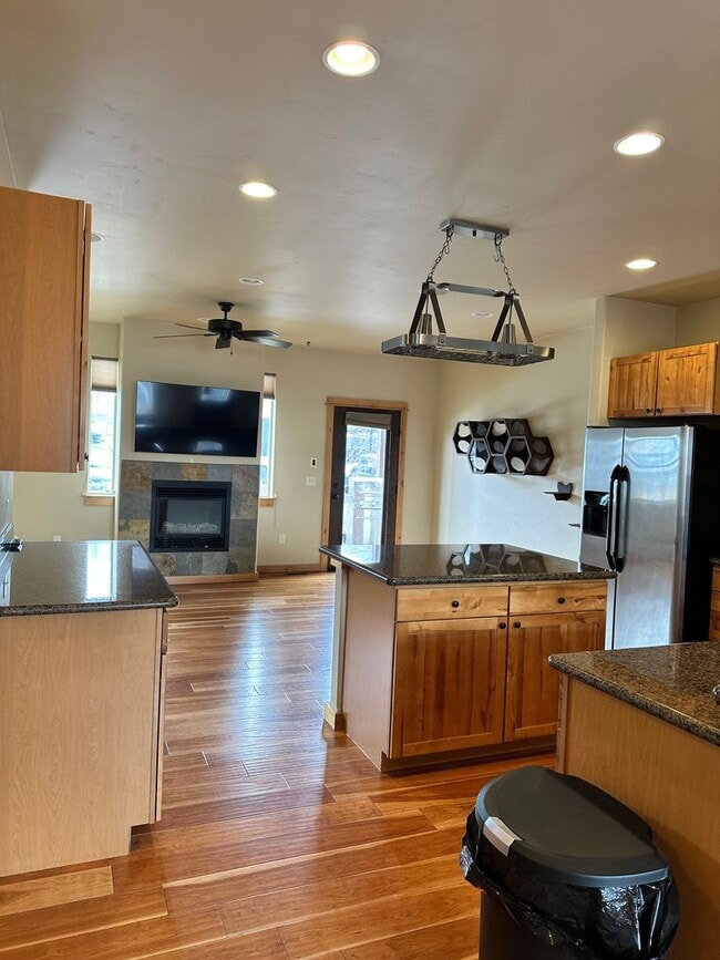 Building Photo - Large Beautiful Condo with Many Upgrades!!