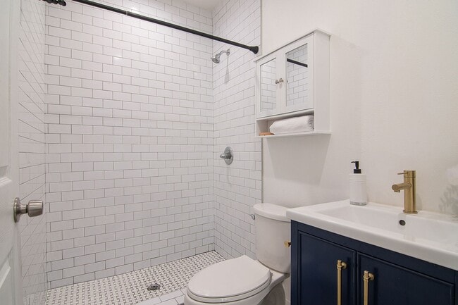 Building Photo - Gated Brentwood Circle Family Home