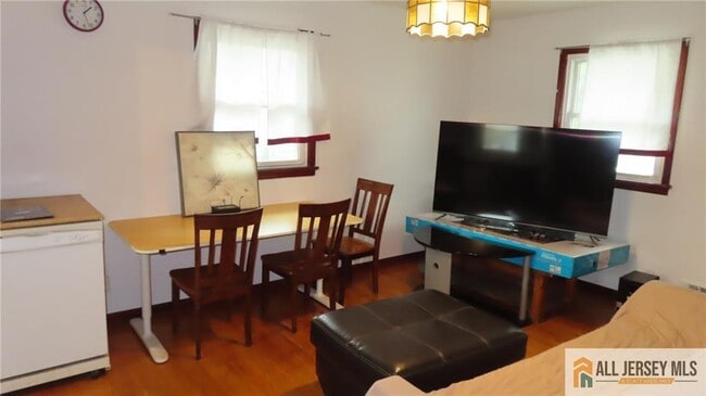 Building Photo - 649 Inman Ave