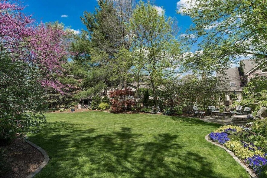 Building Photo - 8034 Balmoral Ct