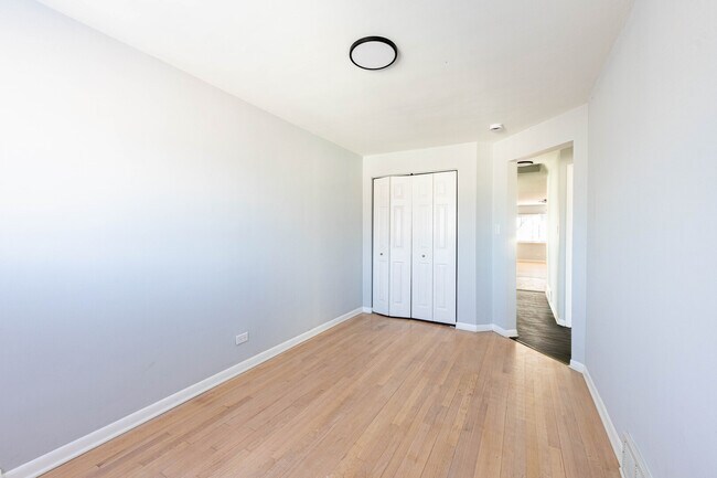 Building Photo - 4914 W 32nd Pl