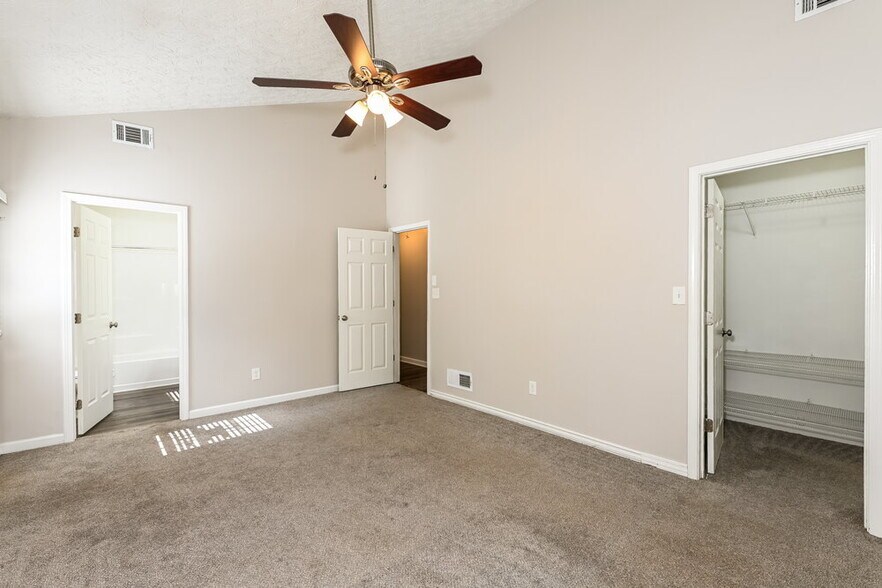 Building Photo - 1411 Hillside Pl SE