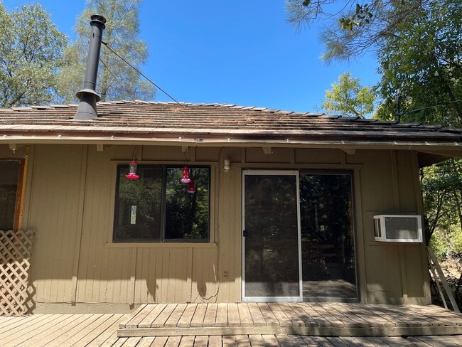 Building Photo - Cozy and convenient, private location, Cot...