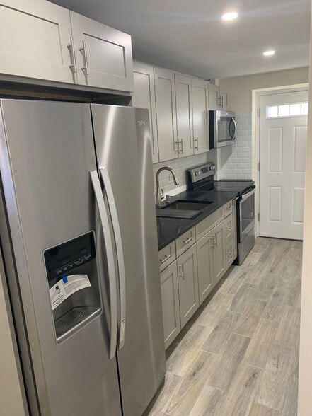 Building Photo - 614 Valley Ave