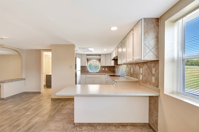 Building Photo - 7900 Lane St