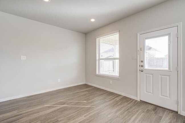Building Photo - 3514 Vivaldi Dr