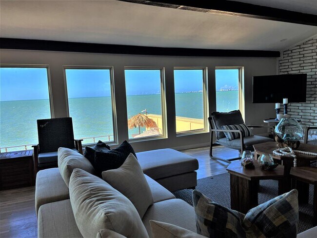 Building Photo - 602 N Shore Dr E