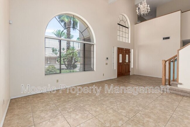 Building Photo - 1819 E Cascade Dr