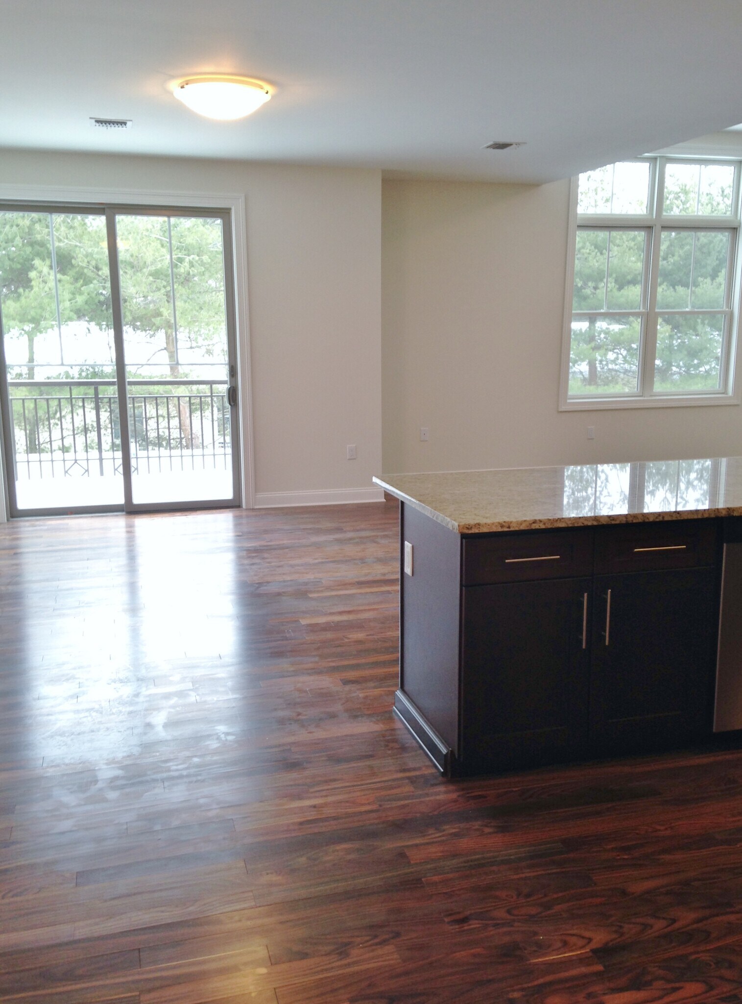 Building Photo - 40 Russell Ave