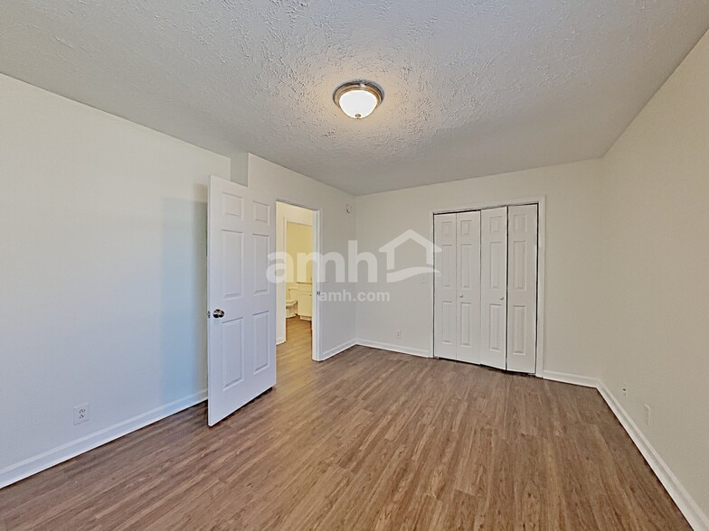 Building Photo - 3326 Conway Ct