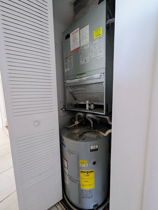 Building Photo - Spacious 2BR/2BA Residence – Great Kendall Location