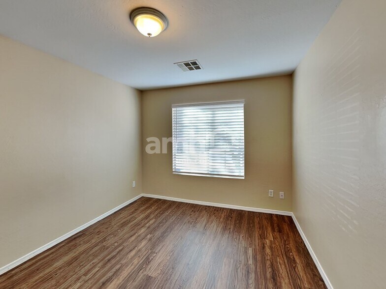 Building Photo - 23410 W Mohave St