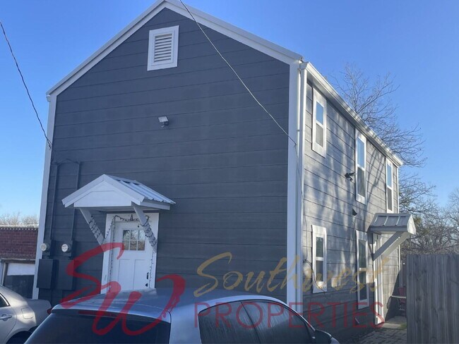 Building Photo - Spacious Upstairs 1-Bedroom Apartment in Downtown Stephenville
