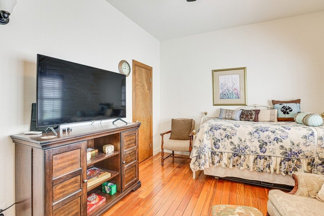 Building Photo - 107 W Windsor Ave